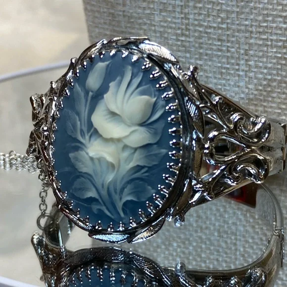 Whiting and Davis Faux Cameo Rose Brooch Necklace Bracelet & Earrings Mint 1960s - Picture 7 of 14